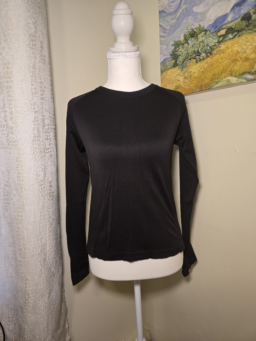 Old Navy Black Long-Sleeve Crewneck Tee
